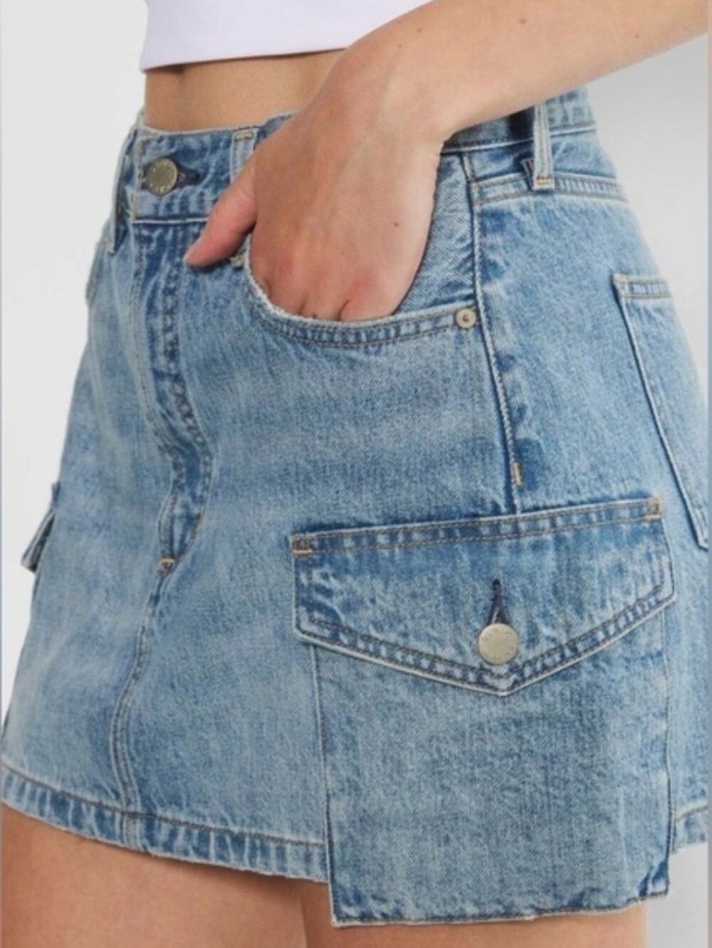 Denim Forum 90s Mid Rise Cargo Mini Denim Skirt Size 31 *Flaw-Color Transfer*